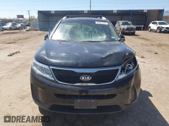 2014 Kia Sorento LX z VIN 5XYKT4A74EG461352, wystawiony jako Copart lot #53847275 z przebiegiem 100 700 mil mil oraz Szkoda całkowita • Salvage title. Historia ofert i sprzedaży dostępna na DreamBid. Obrazek 5.