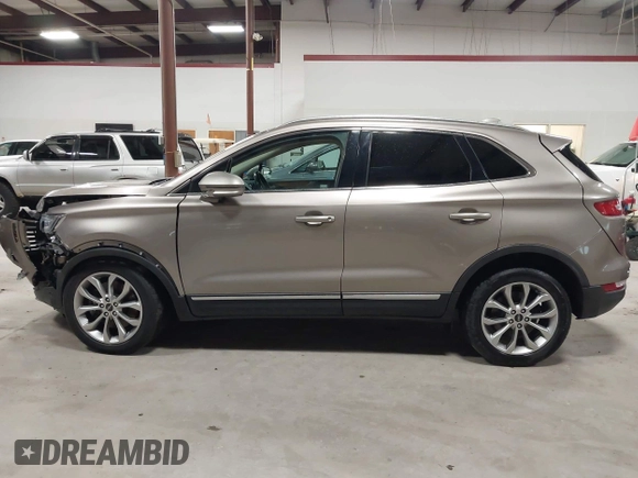 2018 Lincoln MKC Select z VIN 5LMCJ2D95JUL03454, wystawiony jako IAAI lot #42183892 z przebiegiem 78 248 mil mil oraz . Historia ofert i sprzedaży dostępna na DreamBid. Obrazek 15.