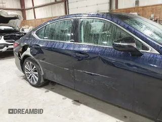 2021 Lexus ES 350 z VIN 58ADZ1B1XMU087881, wystawiony jako IAAI lot #42264527 z przebiegiem 15 273 mil mil oraz . Historia ofert i sprzedaży dostępna na DreamBid. Obrazek 18.