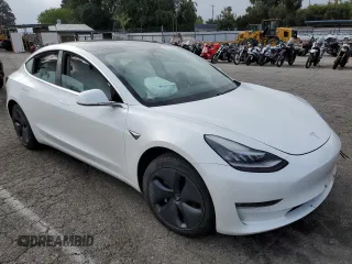 2019 Tesla Model 3 Mid Range z VIN 5YJ3E1EAXKF429382, wystawiony jako Copart lot #56172625 z przebiegiem Nie podano mil oraz Szkoda całkowita • Salvage title. Historia ofert i sprzedaży dostępna na DreamBid. Obrazek 4.