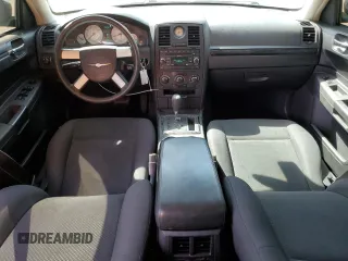2008 Chrysler 300 LX z VIN 2C3KA43R78H136273, wystawiony jako Copart lot #53509315 z przebiegiem 73 772 mil mil oraz Szkoda całkowita • Salvage title. Historia ofert i sprzedaży dostępna na DreamBid. Obrazek 8.