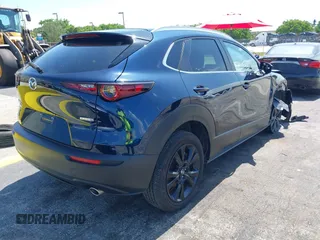 2024 Mazda CX-30 S Select Sport z VIN 3MVDMBBM0RM697731, wystawiony jako IAAI lot #42329490 z przebiegiem 17 675 mil mil oraz . Historia ofert i sprzedaży dostępna na DreamBid. Obrazek 4.