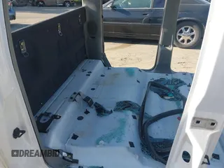 2005 Ford F-350 с VIN 1FDSW34P05EC95736, выставлен на аукционе IAAI как лот 41988078 с пробегом Не указан миль и . История ставок и продаж доступна на DreamBid. Изображение 8.