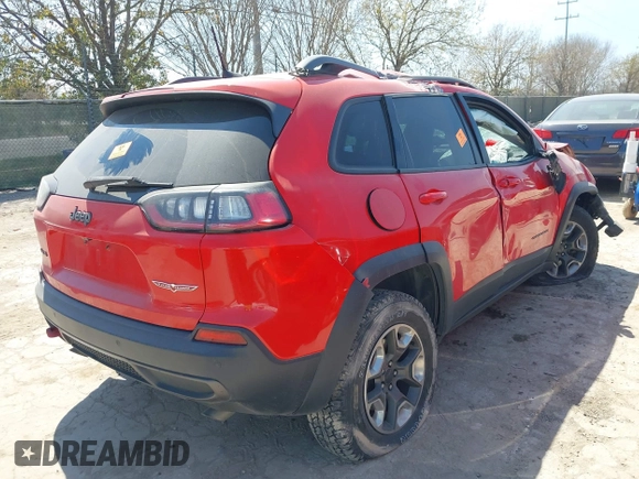 2019 Jeep Cherokee Trailhawk Elite with VIN 1C4PJMBX8KD305108, listed as a IAAI auction lot 41763970 with 70,705 mi miles. Bid and sale history available at carsss.com. Image 4.