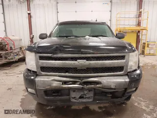 2010 Chevrolet Silverado 1500 LT with VIN 1GCSKSE33AZ150361, listed as a IAAI auction lot 41589213 with 197,263 mi miles. Bid and sale history available at carsss.com. Image 12.