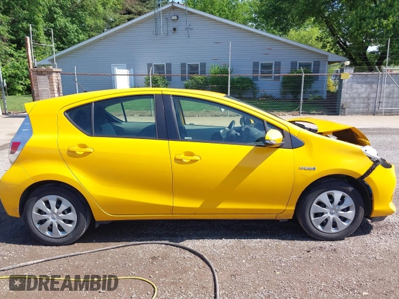 2014 Toyota Prius One z VIN JTDKDTB31E1066984, wystawiony jako IAAI lot #42261574 z przebiegiem 163 378 mil mil oraz . Historia ofert i sprzedaży dostępna na DreamBid. Obrazek 14.