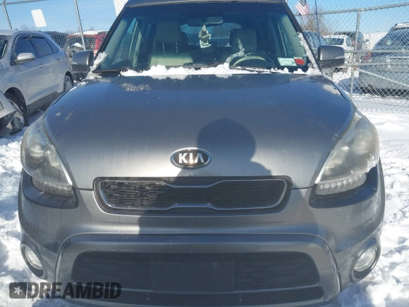 2013 Kia Soul ! with VIN KNDJT2A69D7558243, listed as a IAAI auction lot 41266545 with 192,503 mi miles. Bid and sale history available at carsss.com. Image 6.