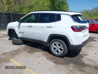 2024 Jeep Compass Latitude with VIN 3C4NJDBN0RT109268, listed as a IAAI auction lot 42067387 with 26,894 mi miles. Bid and sale history available at carsss.com. Image 3.