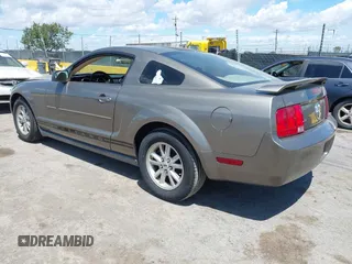 2005 Ford Mustang Deluxe z VIN 1ZVFT80N755155096, wystawiony jako IAAI lot #42251557 z przebiegiem 232 186 mil mil oraz . Historia ofert i sprzedaży dostępna na DreamBid. Obrazek 3.