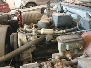 1996 Chevrolet Tahoe Limited z VIN 1GNEC13R4TJ318772, wystawiony jako IAAI lot #41953820 z przebiegiem 250 262 mil mil oraz . Historia ofert i sprzedaży dostępna na DreamBid. Obrazek 12.