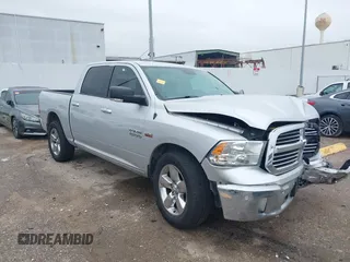 2016 Ram 1500 Lone Star z VIN 1C6RR6LT1GS135953, wystawiony jako IAAI lot #41596205 z przebiegiem 109 404 mil mil oraz . Historia ofert i sprzedaży dostępna na DreamBid. Obrazek 1.