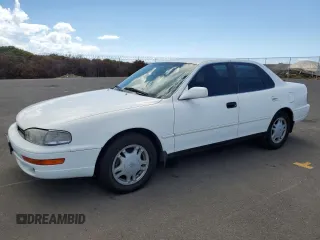 1992 Toyota Camry z VIN JT2VK12E7N0088379, wystawiony jako Copart lot #73439264 z przebiegiem 54 575 mil mil oraz Czysty tytuł • Clean title. Historia ofert i sprzedaży dostępna na DreamBid. Obrazek 1.