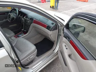 2004 Lexus ES 330 with VIN JTHBA30G740010906, listed as a IAAI auction lot 42171056 with 253,064 mi miles. Bid and sale history available at carsss.com. Image 5.