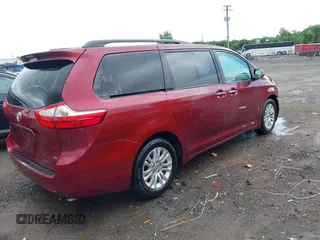 2015 Toyota Sienna XLE z VIN 5TDYK3DC9FS569714, wystawiony jako IAAI lot #42297410 z przebiegiem 114 802 mil mil oraz . Historia ofert i sprzedaży dostępna na DreamBid. Obrazek 4.