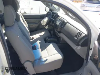 2014 Toyota Tacoma z VIN 5TFNX4CN0EX036172, wystawiony jako IAAI lot #42257113 z przebiegiem 171 601 mil mil oraz . Historia ofert i sprzedaży dostępna na DreamBid. Obrazek 5.