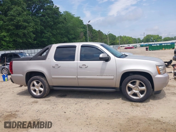 2007 Chevrolet Avalanche 3LT z VIN 3GNEC120X7G268177, wystawiony jako IAAI lot #42287255 z przebiegiem 278 531 mil mil oraz . Historia ofert i sprzedaży dostępna na DreamBid. Obrazek 13.