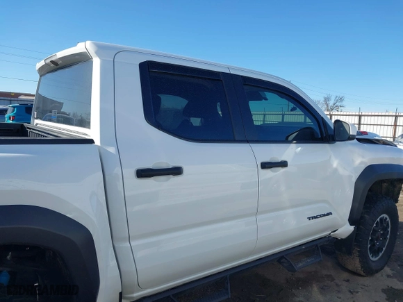 2024 Toyota Tacoma 4WD SR5 with VIN 3TYLB5JN8RT041814, listed as a IAAI auction lot 41714709 with 2,818 mi miles. Bid and sale history available at carsss.com. Image 13.