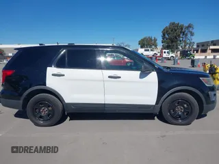 2016 Ford Police Interceptor Utility z VIN 1FM5K8AT7GGC36763, wystawiony jako IAAI lot #41862563 z przebiegiem 87 276 mil mil oraz . Historia ofert i sprzedaży dostępna na DreamBid. Obrazek 13.