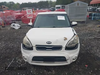 2013 Kia Soul ! with VIN KNDJT2A64D7570378, listed as a IAAI auction lot 41955532 with 214,564 mi miles. Bid and sale history available at carsss.com. Image 12.