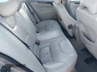 2004 Volvo S60 with VIN YV1RH59H842343519, listed as a IAAI auction lot 41004041 with 197,498 mi miles. Bid and sale history available at carsss.com. Image 8.
