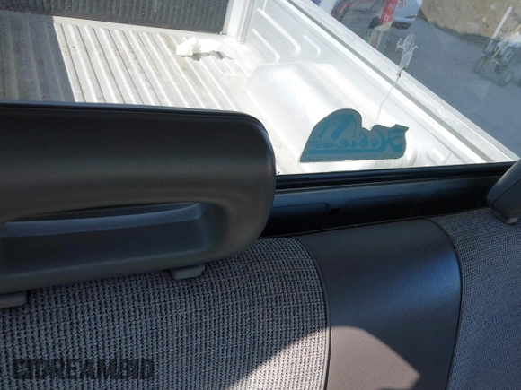 1990 Isuzu Pickup S z VIN JAACL11L6L7206171, wystawiony jako IAAI lot #42214364 z przebiegiem 75 057 mil mil oraz . Historia ofert i sprzedaży dostępna na DreamBid. Obrazek 8.