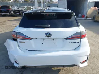 2016 Lexus CT 200h z VIN JTHKD5BH6G2261787, wystawiony jako IAAI lot #42667277 z przebiegiem 152 082 mil mil oraz . Historia ofert i sprzedaży dostępna na DreamBid. Obrazek 16.
