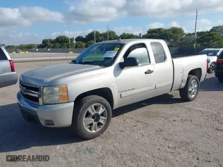 2008 Chevrolet Silverado 1500 LT w/1LT with VIN 2GCEC19JX81124243, listed as a IAAI auction lot 41568349 with 210,792 mi miles. Bid and sale history available at carsss.com. Image 2.
