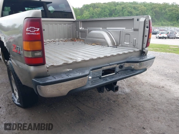 2000 Chevrolet Silverado 1500 LS with VIN 1GCEK19V6YE250619, listed as a IAAI auction lot 42130872 with Not Provided miles. Bid and sale history available at carsss.com. Image 6.