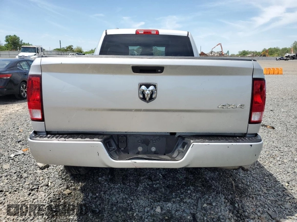 2016 Ram 1500 Express z VIN 1C6RR7FG1GS353539, wystawiony jako Copart lot #55940265 z przebiegiem 130 268 mil mil oraz Szkoda całkowita • Salvage title. Historia ofert i sprzedaży dostępna na DreamBid. Obrazek 6.