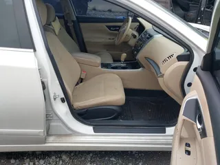 2015 Nissan Altima 2.5 S with VIN 1N4AL3AP2FC476885, listed as a IAAI auction lot 41917690 with 147,345 mi miles. Bid and sale history available at carsss.com. Image 5.