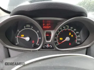 2012 Ford Fiesta SE z VIN 3FADP4BJ8CM152416, wystawiony jako Copart lot #57753335 z przebiegiem 25 293 mil mil oraz Szkody całkowita. Historia ofert i sprzedaży dostępna na DreamBid. Obrazek 9.