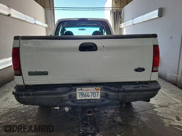 2005 Ford F-250 XL z VIN 1FTSX20545EB22186, wystawiony jako IAAI lot #42501146 z przebiegiem 157 916 mil mil oraz . Historia ofert i sprzedaży dostępna na DreamBid. Obrazek 8.