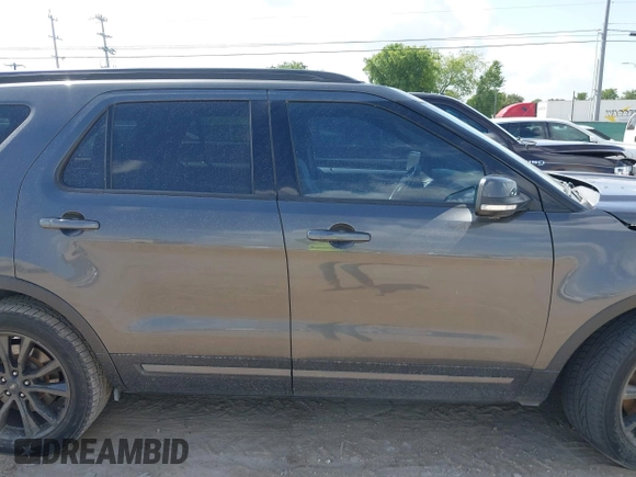 2017 Ford Explorer XLT z VIN 1FM5K7D80HGB90292, wystawiony jako IAAI lot #42548449 z przebiegiem 53 833 mil mil oraz . Historia ofert i sprzedaży dostępna na DreamBid. Obrazek 13.
