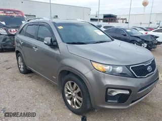 2013 Kia Sorento SX with VIN 5XYKWDA25DG395033, listed as a IAAI auction lot 41218665 with 146,591 mi miles. Bid and sale history available at carsss.com. Image 1.