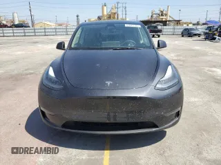 2024 Tesla Model Y Long Range z VIN 7SAYGDEE0RF062395, wystawiony jako Copart lot #55071185 z przebiegiem 42 747 mil mil oraz Szkoda całkowita • Salvage title. Historia ofert i sprzedaży dostępna na DreamBid. Obrazek 5.