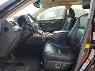 2016 Lexus LS 460 with VIN JTHCL5EF2G5026822, listed as a Copart auction lot 54419325 with 84,132 mi miles and Clean title. Bid and sale history available at DreamBid. Image 7.