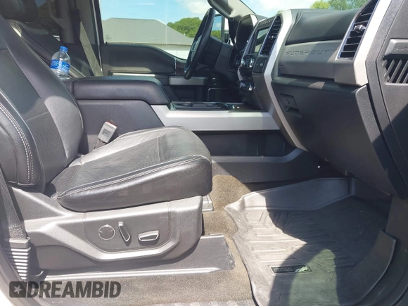 2018 Ford F-250 XL with VIN 1FT7W2BT2JEC86051, listed as a IAAI auction lot 42326692 with 125,515 mi miles and . Bid and sale history available at DreamBid. Image 5.