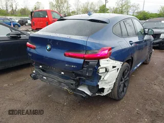 2023 BMW X4 xDrive30i z VIN 5UX33DT01P9P86340, wystawiony jako IAAI lot #42113558 z przebiegiem 27 226 mil mil oraz . Historia ofert i sprzedaży dostępna na DreamBid. Obrazek 4.