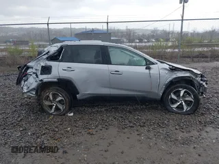 2023 Toyota RAV4 SE с VIN JTMAB3FV3PD159200, выставлен на аукционе IAAI как лот 42040197 с пробегом 5 291 миль миль и . История ставок и продаж доступна на DreamBid. Изображение 13.