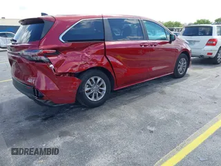 2024 Toyota Sienna LE with VIN 5TDKRKEC4RS188352, listed as a IAAI auction lot 42002909 with 28,307 mi miles. Bid and sale history available at carsss.com. Image 4.