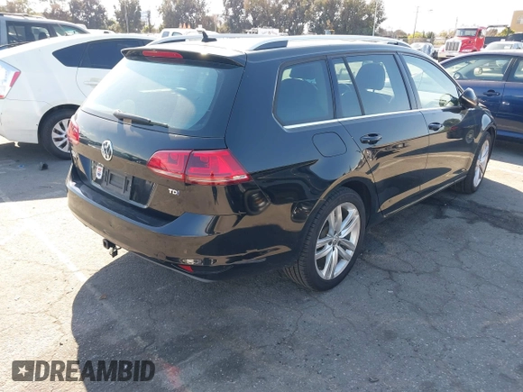 2015 Volkswagen Golf SportWagen TDI S with VIN 3VWCA7AU3FM500306, listed as a IAAI auction lot 41555391 with 187,142 mi miles. Bid and sale history available at carsss.com. Image 4.