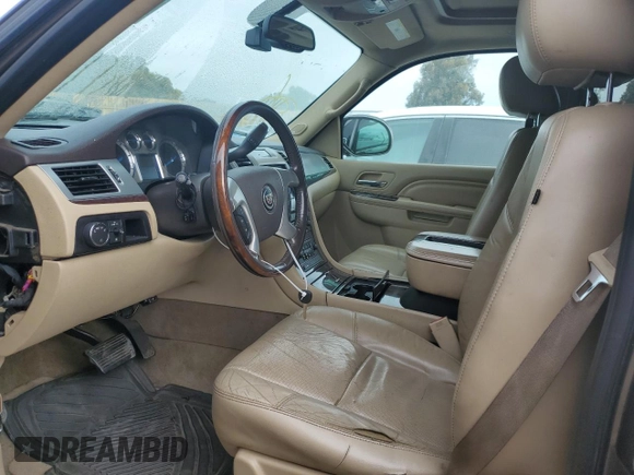 2012 Cadillac Escalade Luxury z VIN 1GYS4BEF1CR121362, wystawiony jako Copart lot #51871345 z przebiegiem 158 273 mil mil oraz Czysty tytuł • Clean title. Historia ofert i sprzedaży dostępna na DreamBid. Obrazek 7.