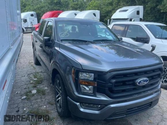 2023 Ford F-150 XL z VIN 1FTEW1CP3PKE71240, wystawiony jako Copart lot #62173635 z przebiegiem 22 368 mil mil oraz Czysty tytuł • Clean title. Historia ofert i sprzedaży dostępna na DreamBid. Obrazek 1.