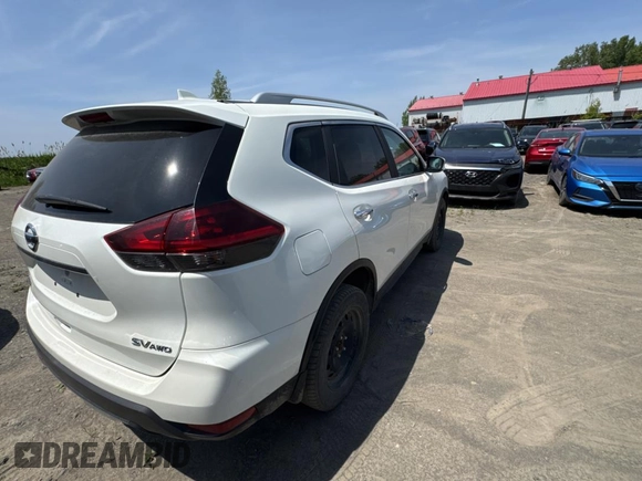 2020 Nissan Rogue SV z VIN 5N1AT2MV3LC757373, wystawiony jako Copart lot #61394125 z przebiegiem 122 837 mil mil oraz Czysty tytuł • Clean title. Historia ofert i sprzedaży dostępna na DreamBid. Obrazek 4.
