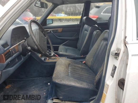 1986 Mercedes-Benz 560 with VIN WDBCA39DXGA247336, listed as a Copart auction lot 49280205 with 161,054 mi miles and Clean Title. Bid and sale history available at DreamBid. Image 7.