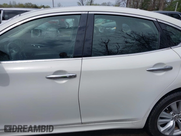 2011 Infiniti M37 with VIN JN1BY1AR9BM373072, listed as a IAAI auction lot 41918340 with 90,820 mi miles. Bid and sale history available at carsss.com. Image 15.