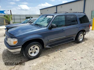 1998 Ford Explorer XLT z VIN 1FMZU32E6WUD38246, wystawiony jako Copart lot #66407954 z przebiegiem 103 018 mil mil oraz Szkody całkowita. Historia ofert i sprzedaży dostępna na DreamBid. Obrazek 1.