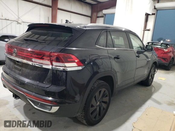 2024 Volkswagen Atlas SE with VIN 1V2WE2CA3RC221565, listed as a Copart auction lot 50817605 with 8,884 mi miles and Salvage title. Bid and sale history available at DreamBid. Image 3.