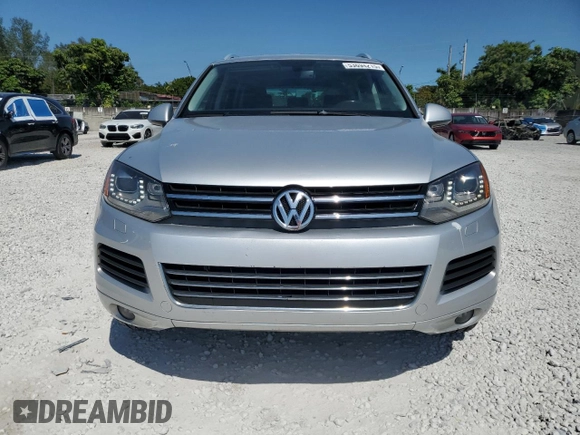 2014 Volkswagen Touareg Sport with VIN WVGEF9BP8ED005445, listed as a Copart auction lot 53694215 with 194,711 mi miles and Salvage Title. Bid and sale history available at DreamBid. Image 5.