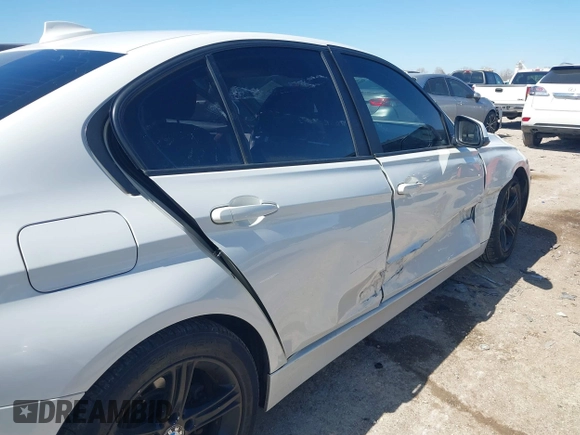 2014 BMW 3 Series 328i z VIN WBA3C1C55EK109483, wystawiony jako IAAI lot #41670180 z przebiegiem 99 947 mil mil oraz . Historia ofert i sprzedaży dostępna na DreamBid. Obrazek 17.